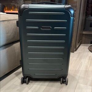 Solgaard Dark Green Suitcase